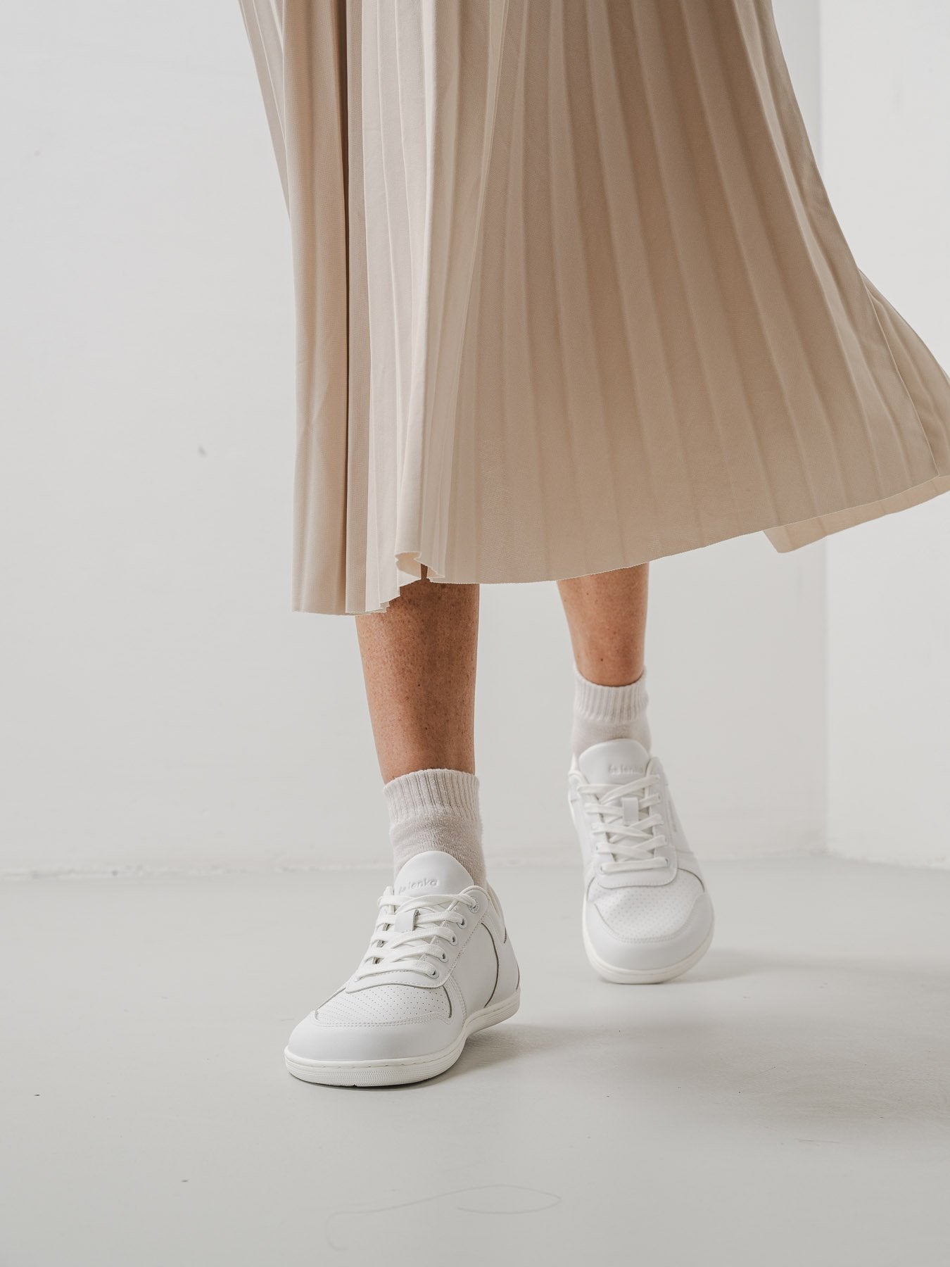 Be Lenka Echo - All White